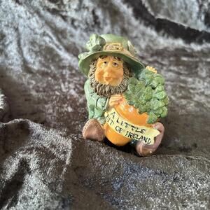 Riley & Pot Of Gold Figurine Blarney Stone & Coin Resin A Little Bit Of Ireland
